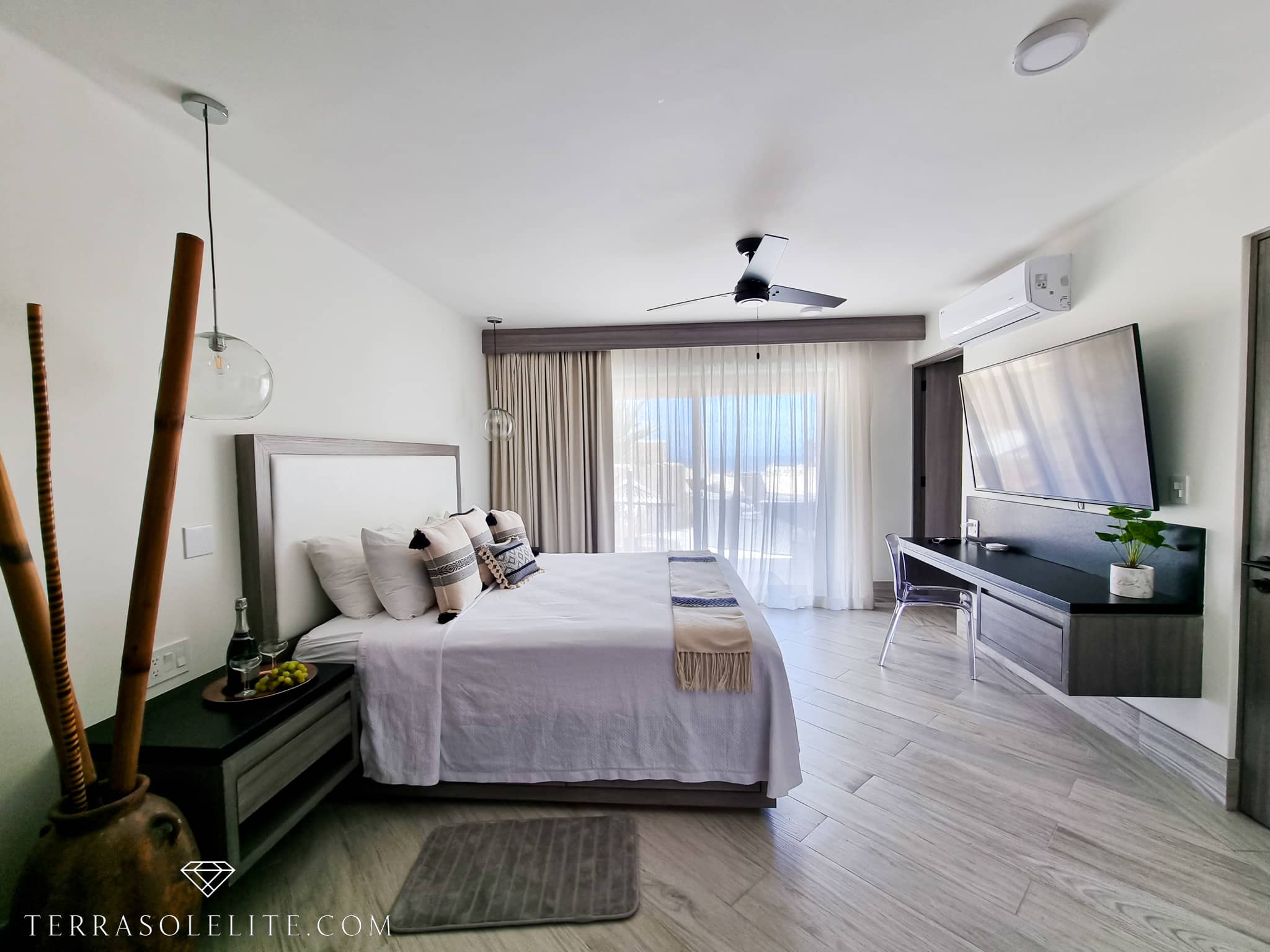 Casa Kelly master bedroom