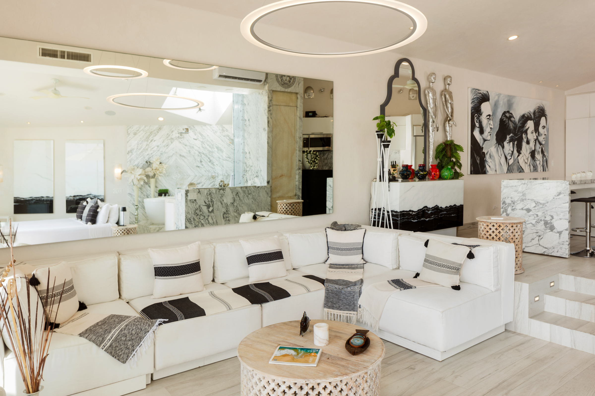 Honeymoon Dream interior