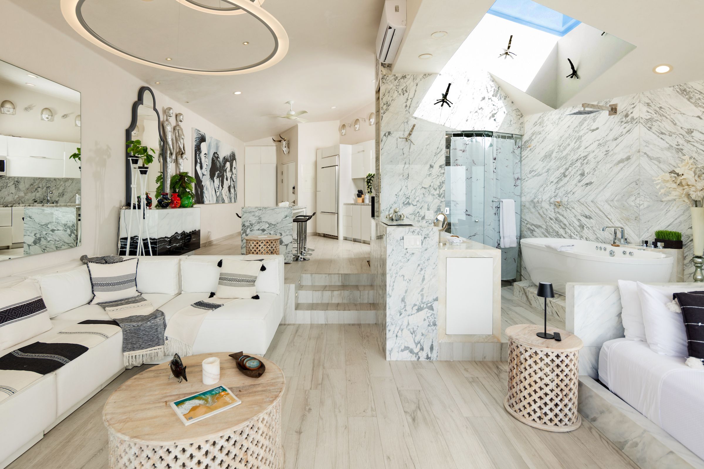 Honeymoon Dream interior